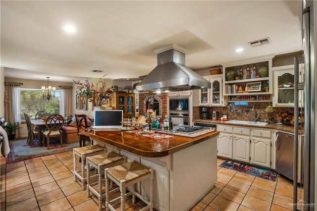 1911 Lion Lake Drive, Progreso Lakes, TX 78596