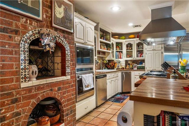 1911 Lion Lake Drive, Progreso Lakes, TX 78596