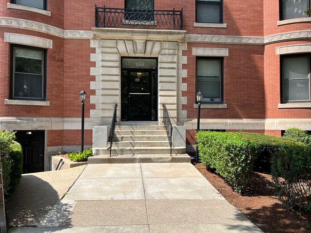 1064 Beacon Street C, Brookline, MA 02446