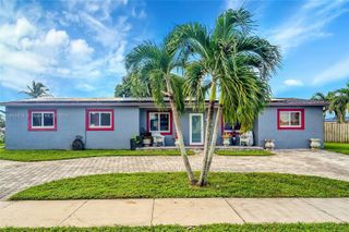 8370 NW 185th St, Hialeah, FL 33015