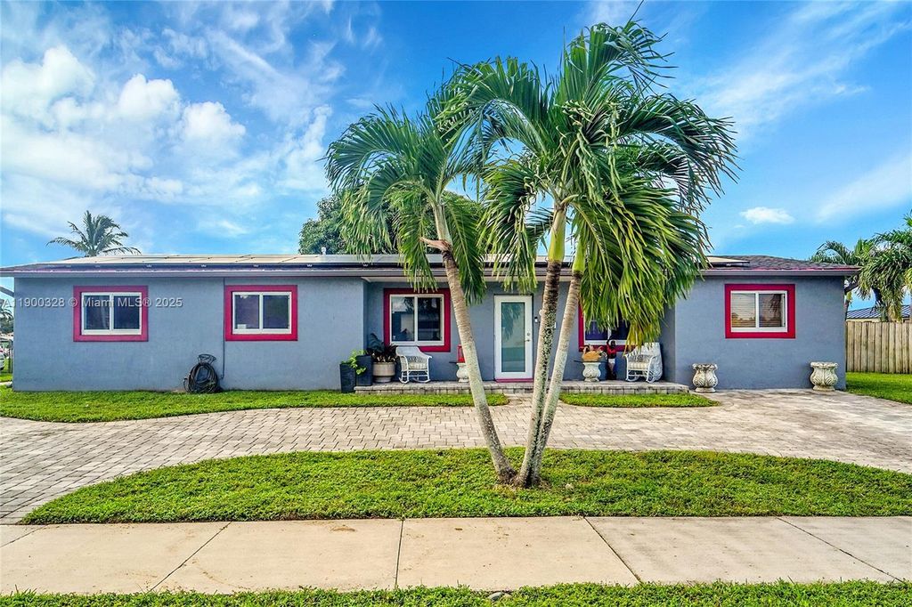8370 NW 185th St, Hialeah, FL 33015