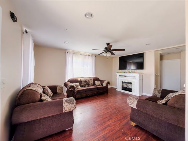 689 E 115, Los Angeles, CA 90059