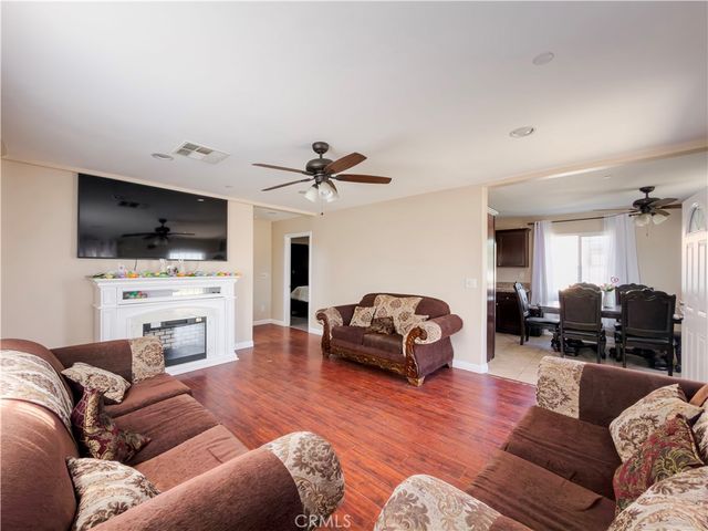 689 E 115, Los Angeles, CA 90059