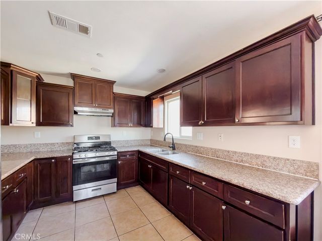 689 E 115, Los Angeles, CA 90059