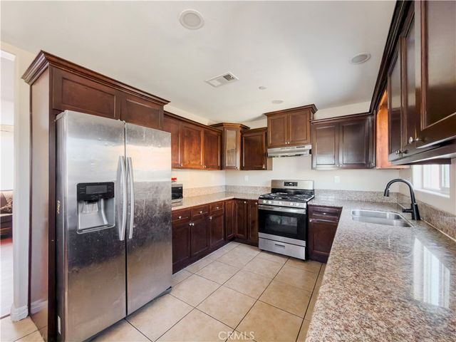 689 E 115, Los Angeles, CA 90059