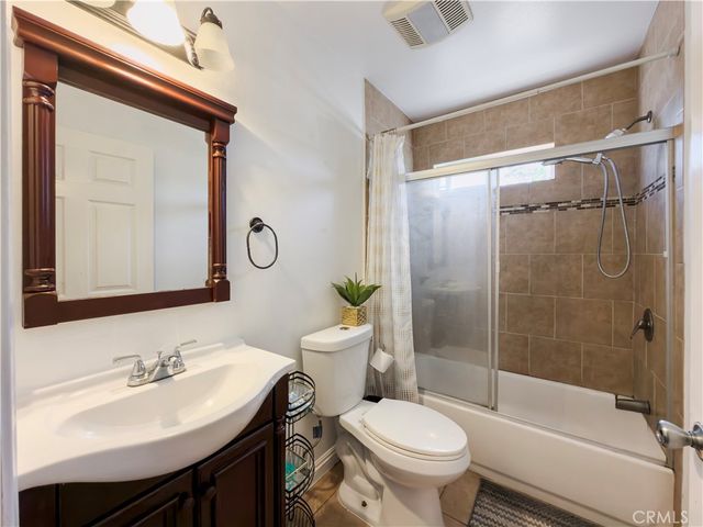 689 E 115, Los Angeles, CA 90059