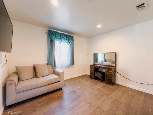 689 E 115, Los Angeles, CA 90059
