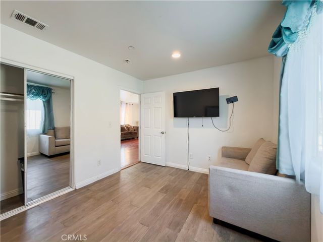 689 E 115, Los Angeles, CA 90059