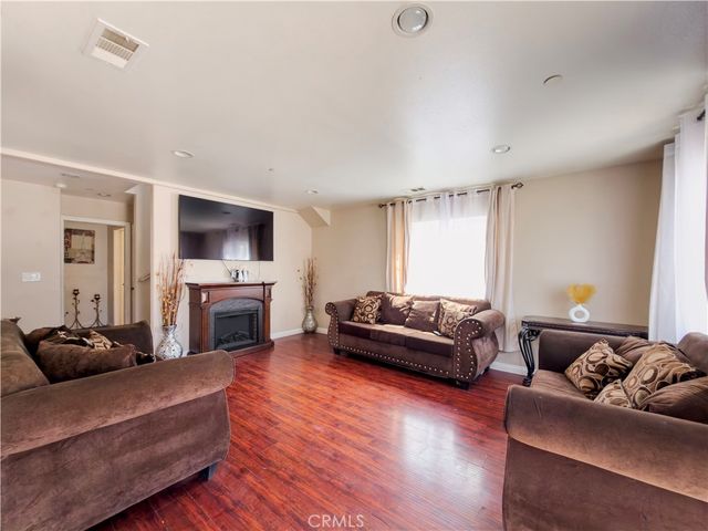 689 E 115, Los Angeles, CA 90059