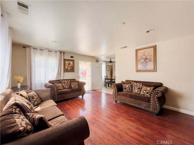 689 E 115, Los Angeles, CA 90059