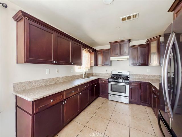 689 E 115, Los Angeles, CA 90059