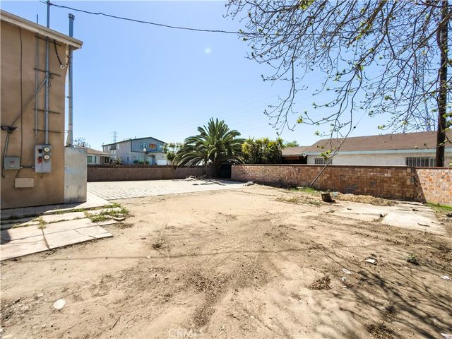 689 E 115, Los Angeles, CA 90059