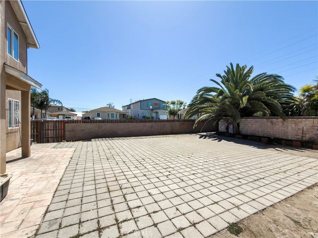 689 E 115, Los Angeles, CA 90059