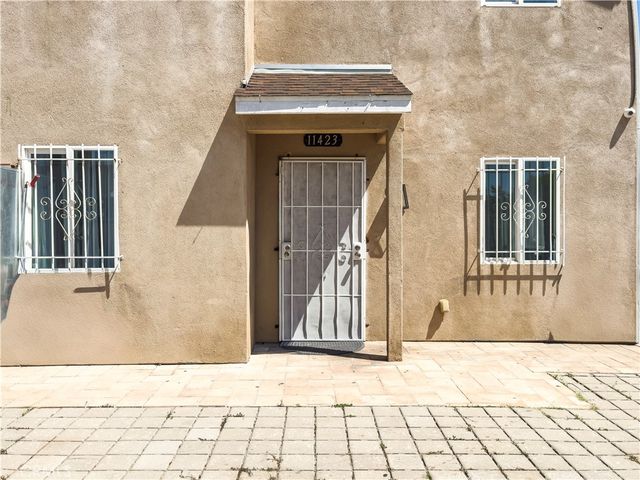 689 E 115, Los Angeles, CA 90059