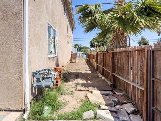689 E 115, Los Angeles, CA 90059
