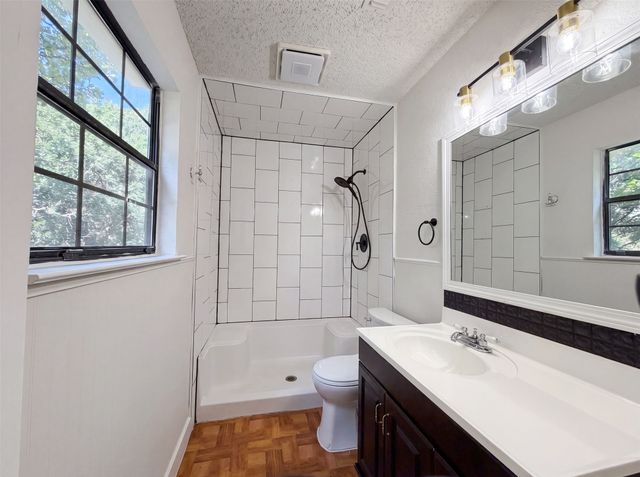 3805 Brookfield Drive, Arlington, TX 76001