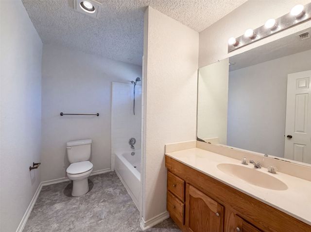 3805 Brookfield Drive, Arlington, TX 76001