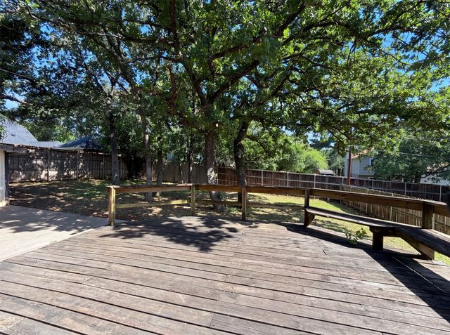 3805 Brookfield Drive, Arlington, TX 76001