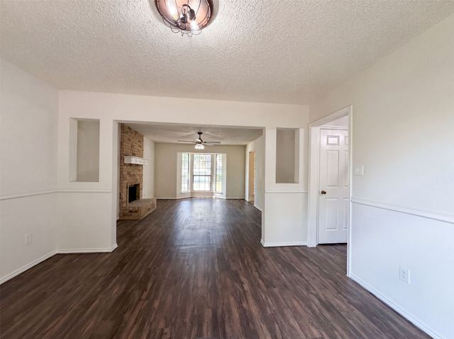 3805 Brookfield Drive, Arlington, TX 76001