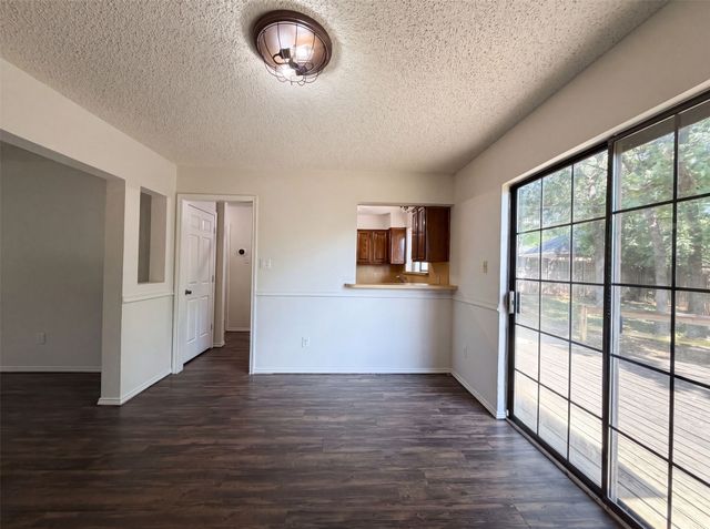 3805 Brookfield Drive, Arlington, TX 76001