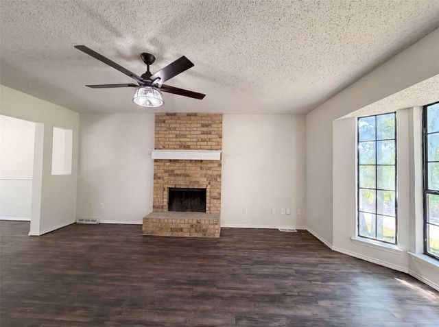 3805 Brookfield Drive, Arlington, TX 76001