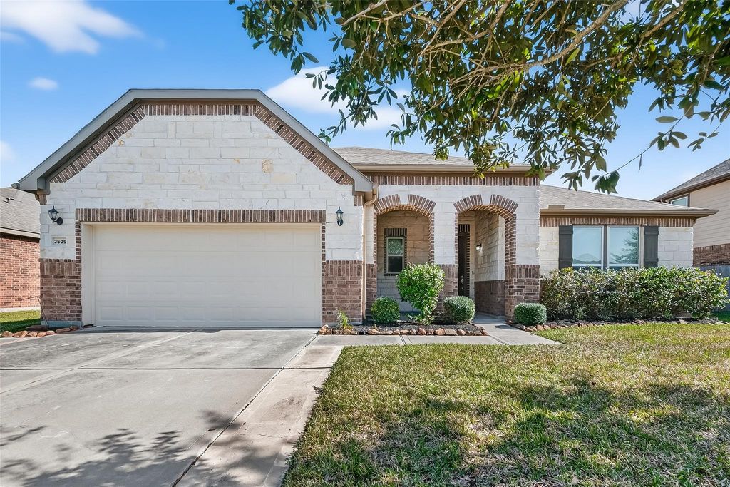 3509 Pentland Downs Street, Pearland, TX 77584