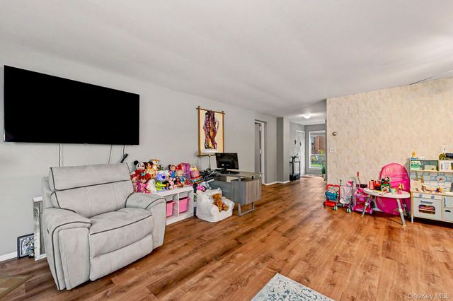 492 N Broadway 1, White Plains, NY 10603