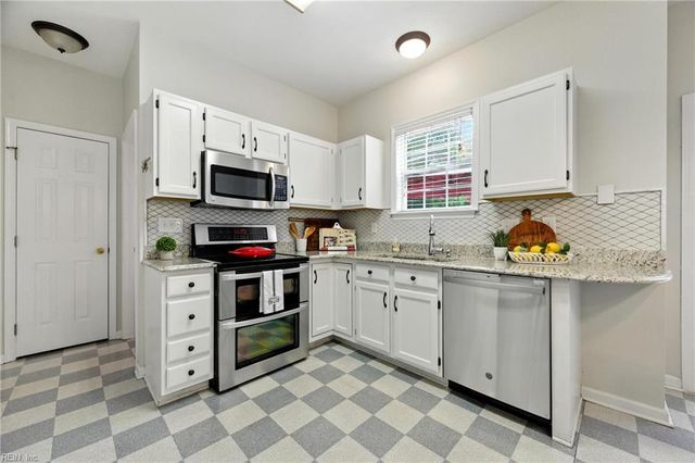 912 Brookcrest ARCH, Chesapeake, VA 23320