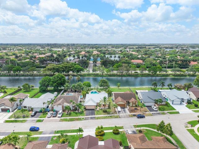 15092 SW 13th Pl, Sunrise, FL 33326