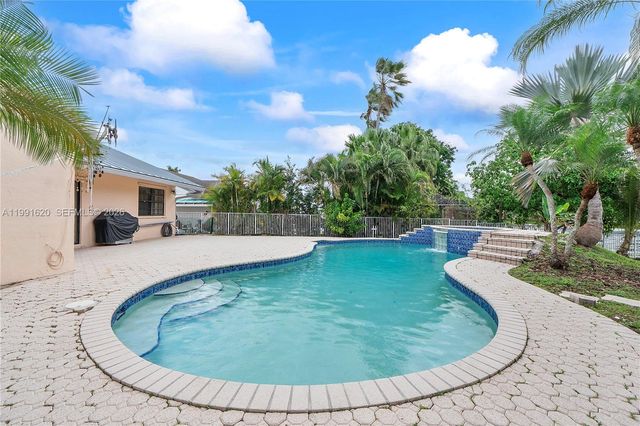 15092 SW 13th Pl, Sunrise, FL 33326