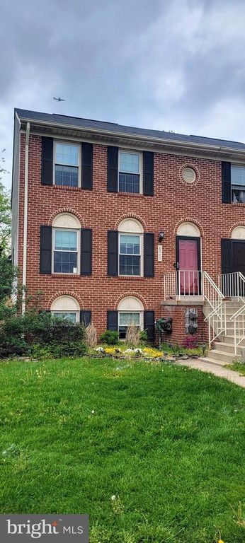 8949 PRINCETON PARK DR, Manassas, VA 20110