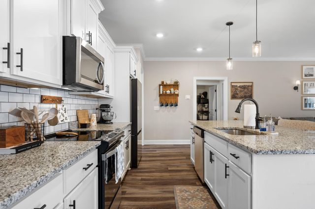 31 Winchester Drive, Rossville, GA 30741