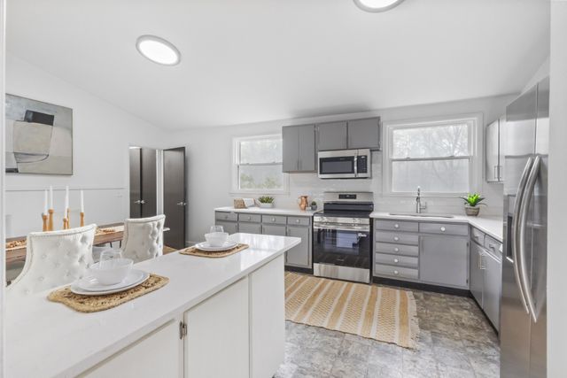 2437 Fairbrook Dr, Nashville, TN 37214