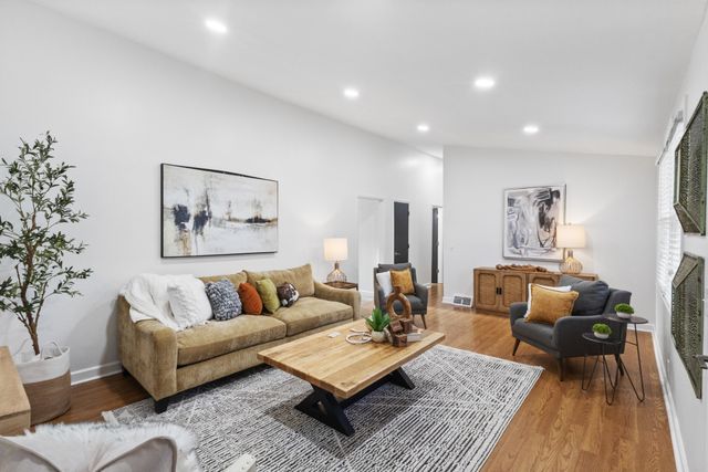 2437 Fairbrook Dr, Nashville, TN 37214