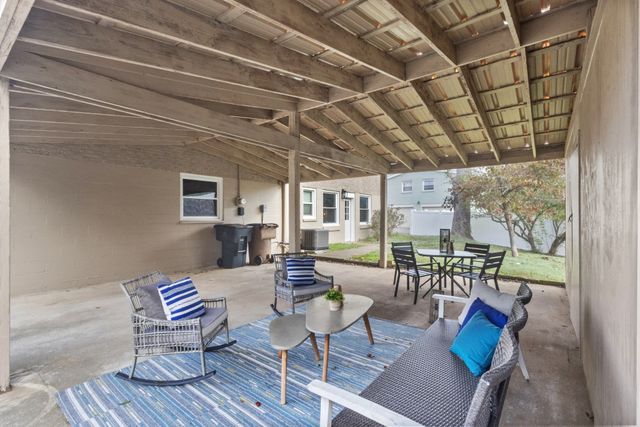 2437 Fairbrook Dr, Nashville, TN 37214