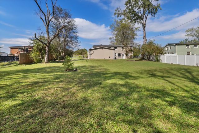 2437 Fairbrook Dr, Nashville, TN 37214