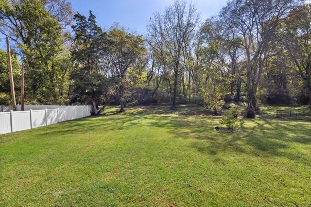 2437 Fairbrook Dr, Nashville, TN 37214