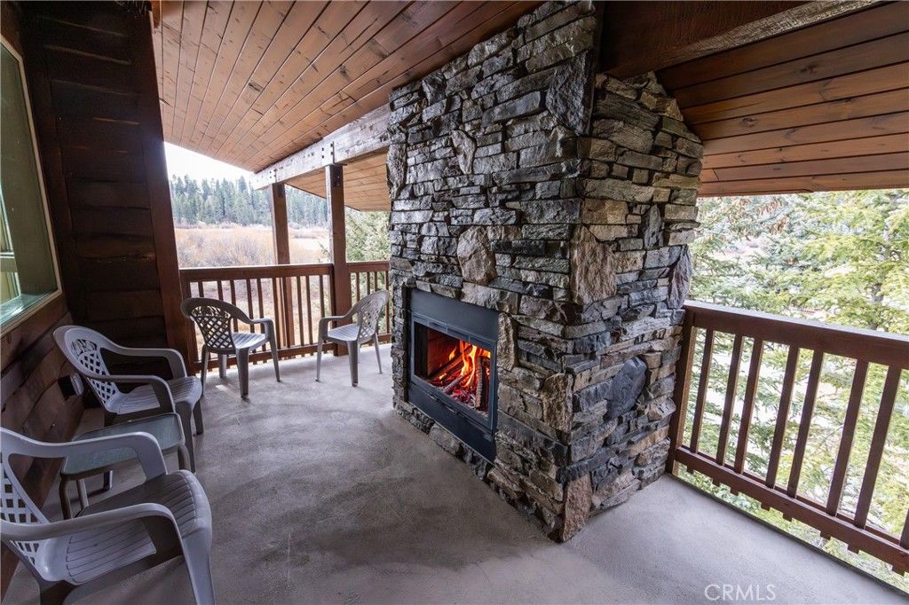 Image 33 of property listing at 39255 Seminole, Fawnskin, CA 92333