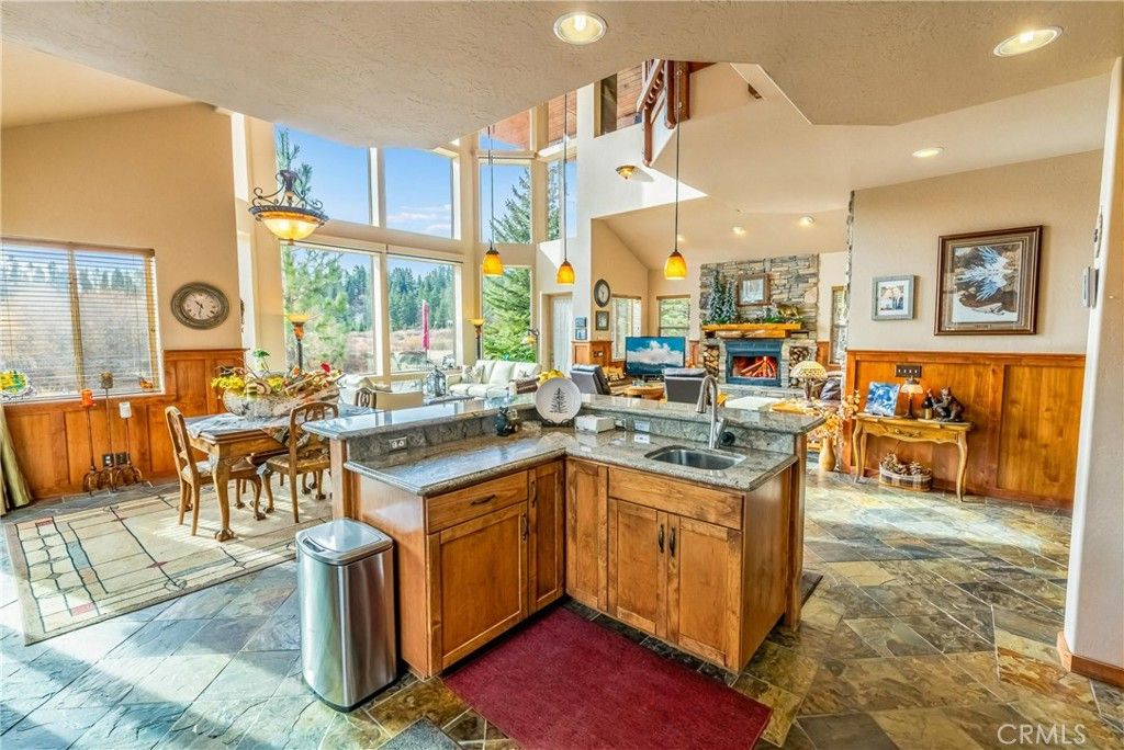 Image 6 of property listing at 39255 Seminole, Fawnskin, CA 92333