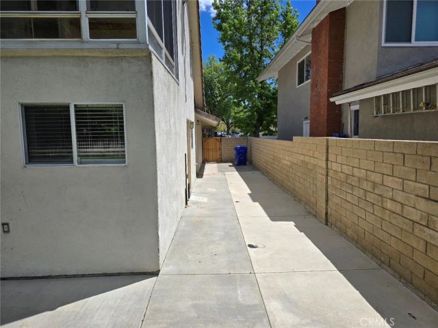 25317 Avenida Ronada, Valencia, CA 91355
