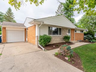 454 E Park Avenue, Elmhurst, IL 60126