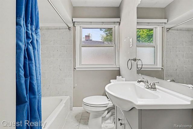 6736 Cloverton Drive, Waterford, MI 48329