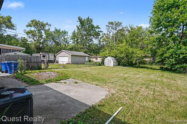 6736 Cloverton Drive, Waterford, MI 48329
