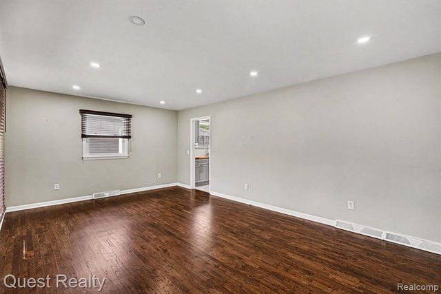6736 Cloverton Drive, Waterford, MI 48329