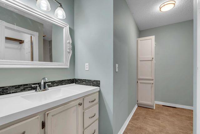 703 Heidi Ln, Mulvane, KS 67110