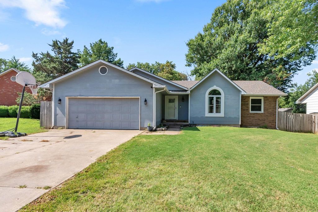 703 Heidi Ln, Mulvane, KS 67110