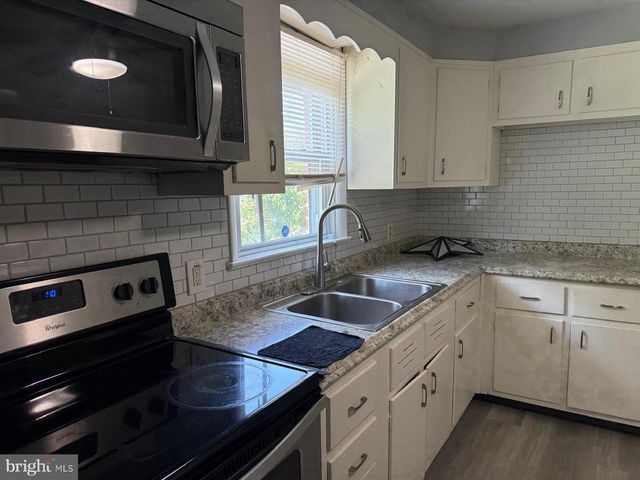 1224 EDDYSTONE AVE, Crum Lynne, PA 19022