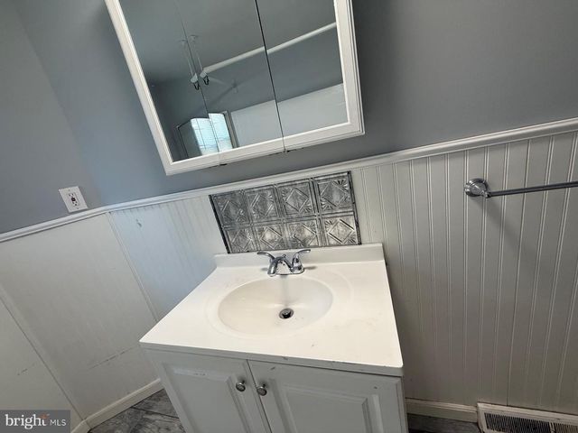 1224 EDDYSTONE AVE, Crum Lynne, PA 19022