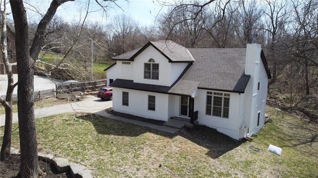 12221 Hubbard Road, Kansas City, KS 66109