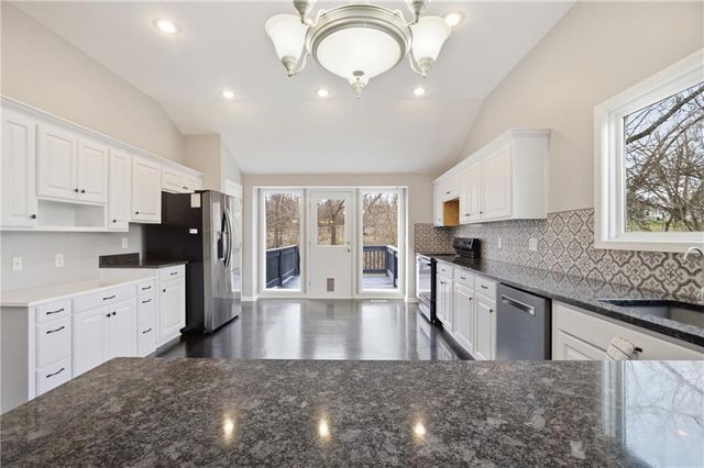 12221 Hubbard Road, Kansas City, KS 66109